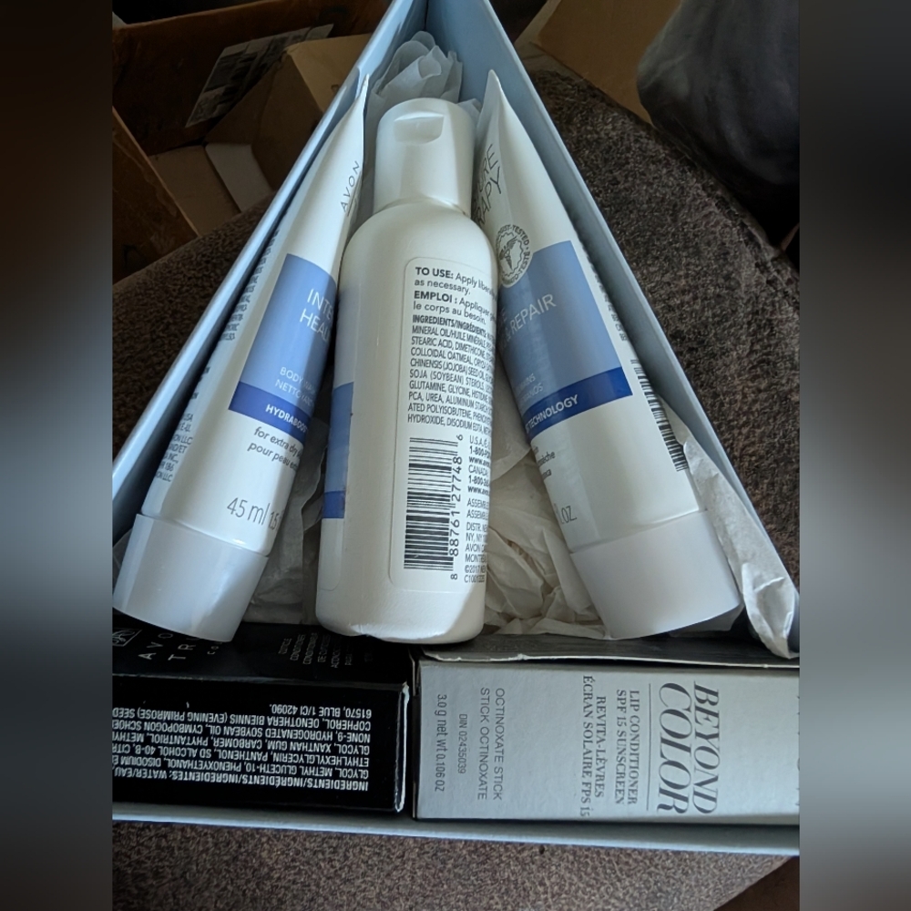 Avon Fall for Moisture Triangle box New. Rare.